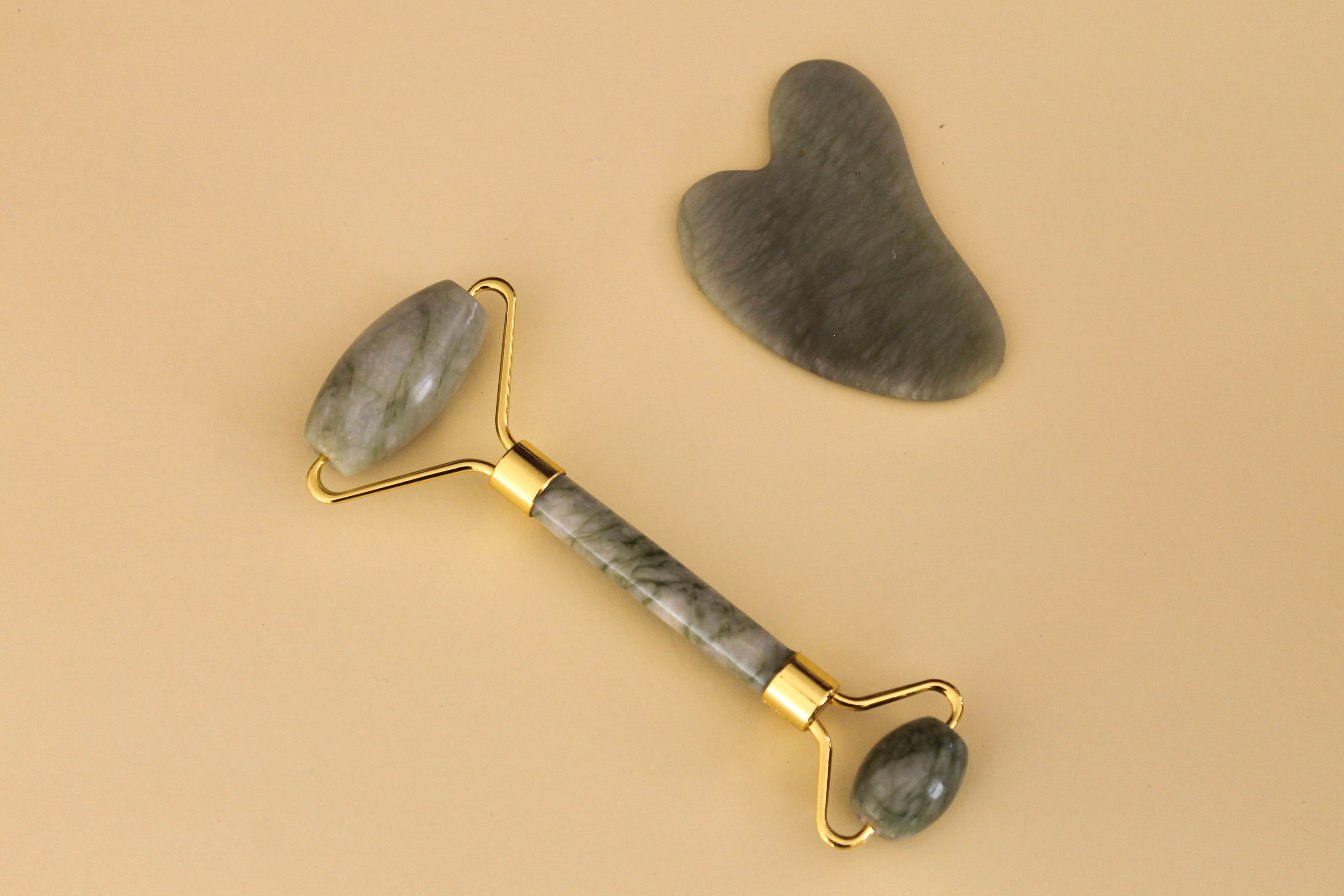 kit facial de gua sha y rodillo de jade para masaje facial